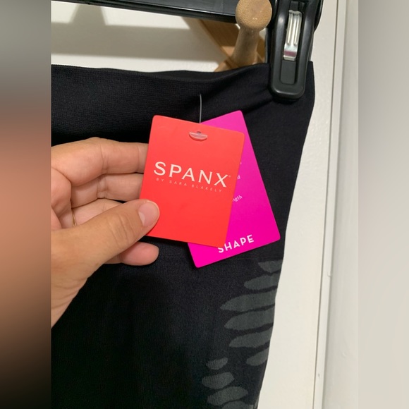 Spanx Leggings Aztec Stripes Seamless Leggings - Picture 7 of 7